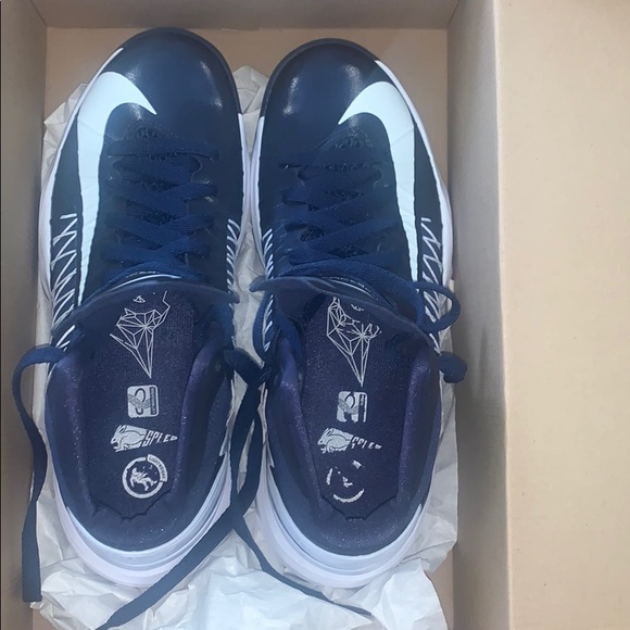 Nike Hyperdunks - Picture 3 of 3